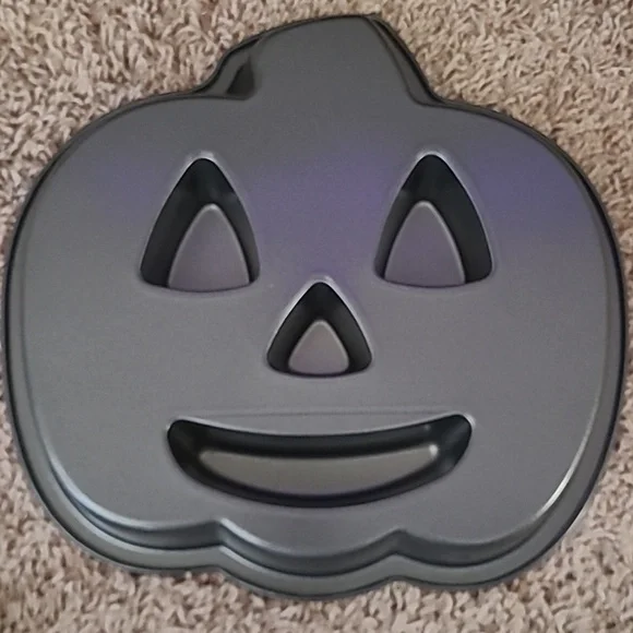 Wilton Pumpkin Jack-O-Lantern Cake Pan Non-stick Halloween - Picture 2 of 2